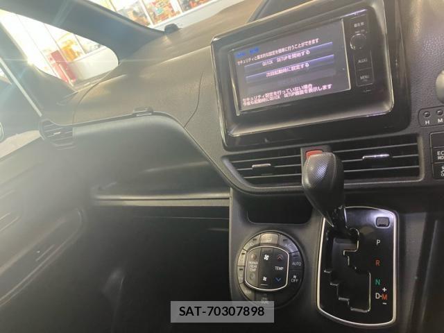 Toyota VOXY 2015-10 7198724-6