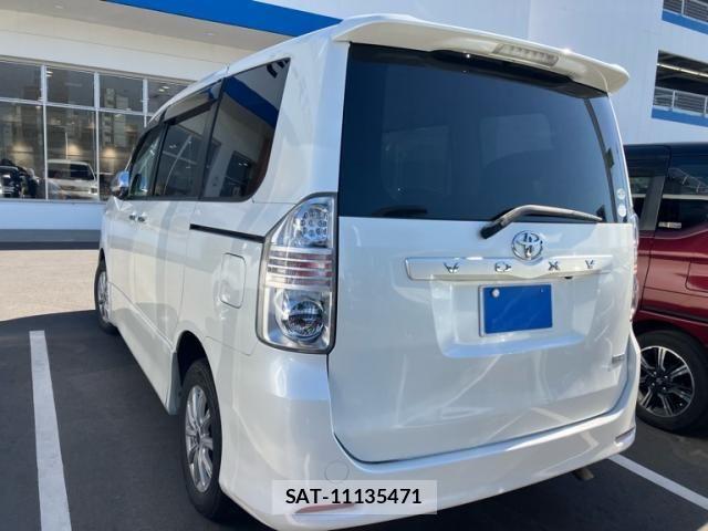 Toyota VOXY 2009-02 7226352-4