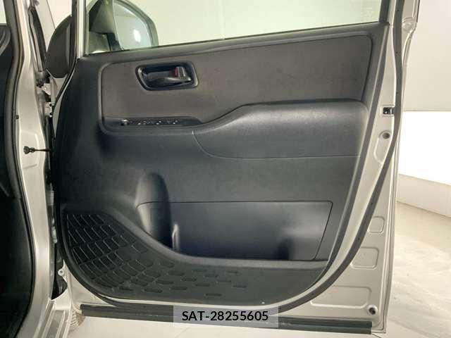 Toyota VOXY 2019-05 7226371-12