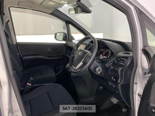 Toyota VOXY 2019-05 7226371-14