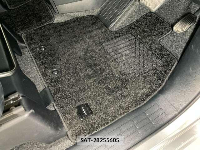 Toyota VOXY 2019-05 7226371-18