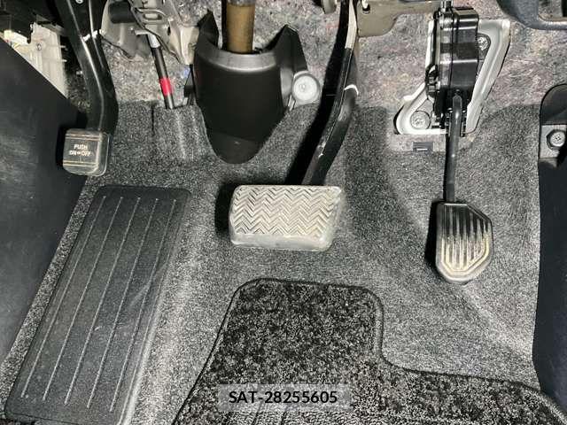 Toyota VOXY 2019-05 7226371-19