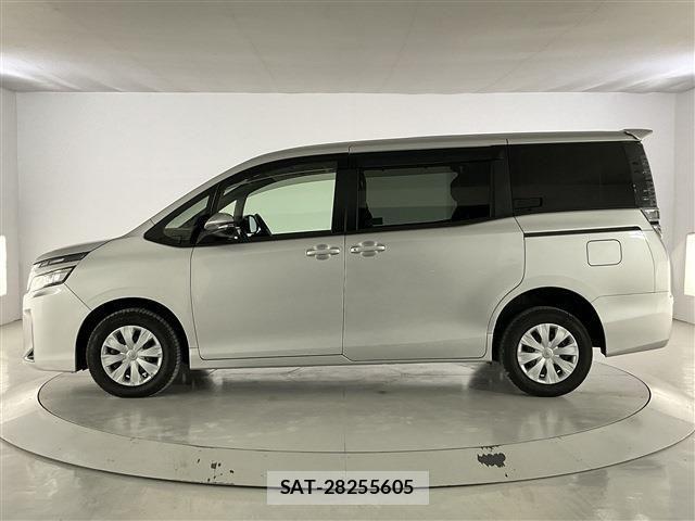 Toyota VOXY 2019-05 7226371-2