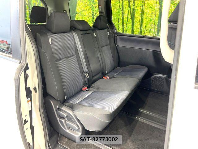 Toyota VOXY 2014-08 7226358-9