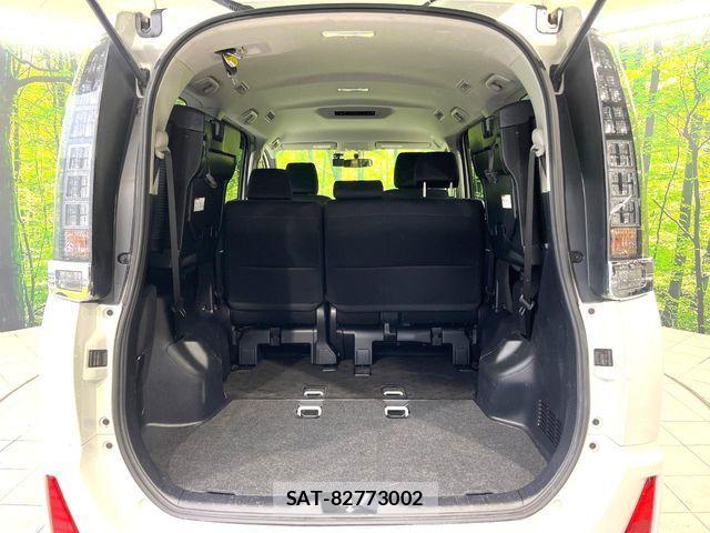 Toyota VOXY 2014-08 7226358-11
