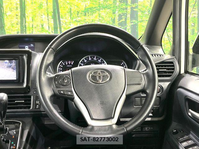 Toyota VOXY 2014-08 7226358-12