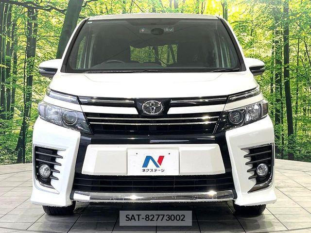 Toyota VOXY 2014-08 7226358-15