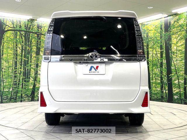 Toyota VOXY 2014-08 7226358-16
