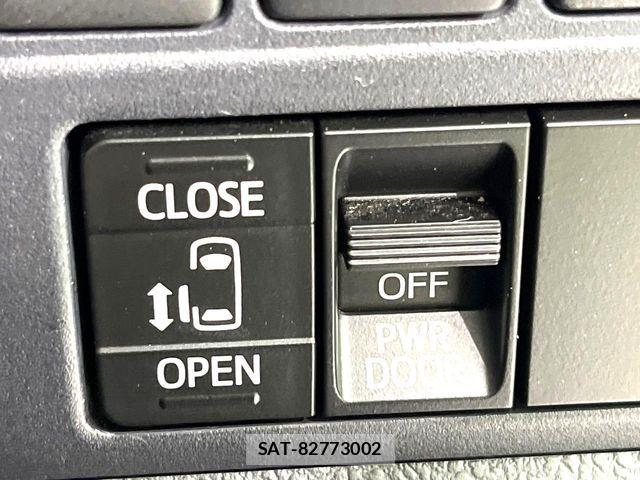 Toyota VOXY 2014-08 7226358-2