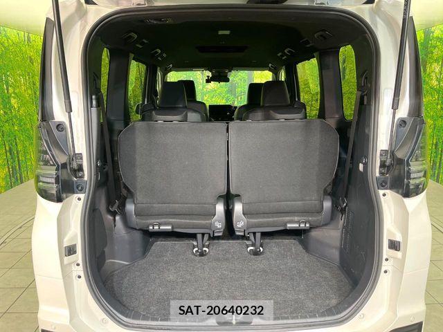 Toyota VOXY 2024-04 7226376-9