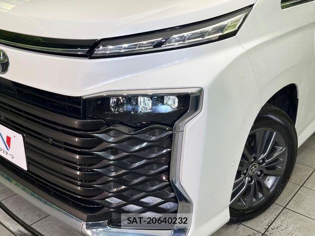 Toyota VOXY 2024-04 7226376-11