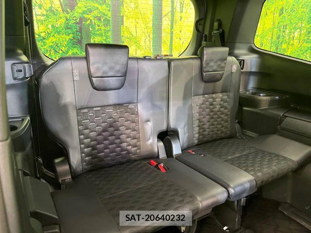 Toyota VOXY 2024-04 7226376-8