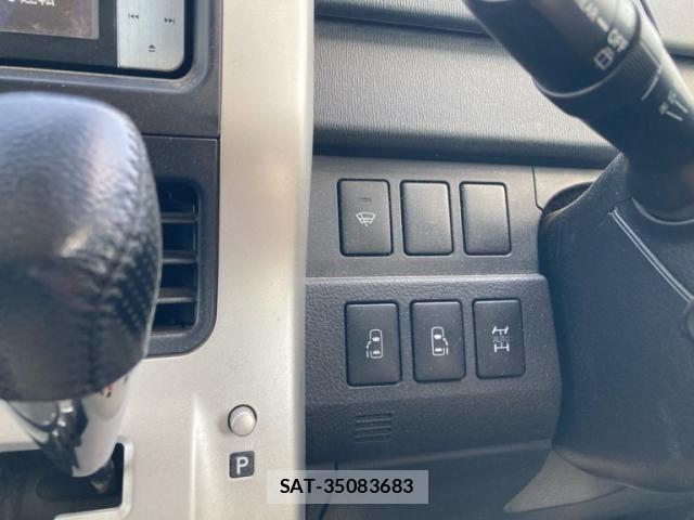 Toyota VOXY 2011-09 7226354-16