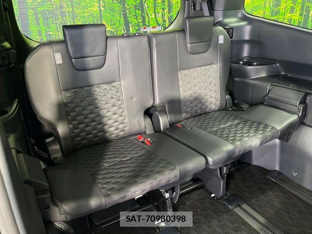 Toyota VOXY 2024-04 7226377-9