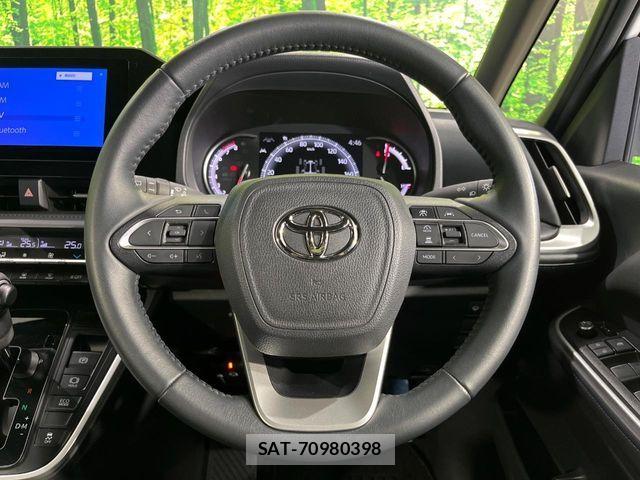 Toyota VOXY 2024-04 7226377-11