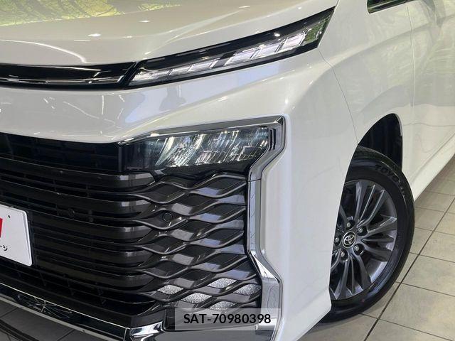 Toyota VOXY 2024-04 7226377-12