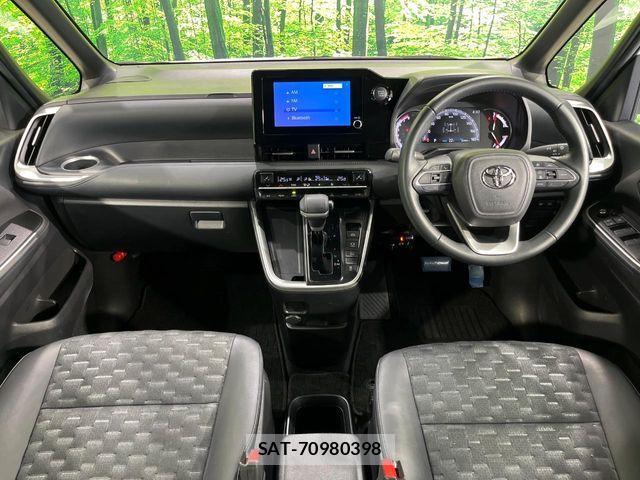Toyota VOXY 2024-04 7226377-1