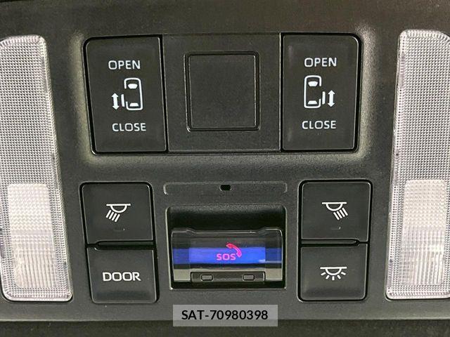 Toyota VOXY 2024-04 7226377-2