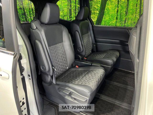 Toyota VOXY 2024-04 7226377-8