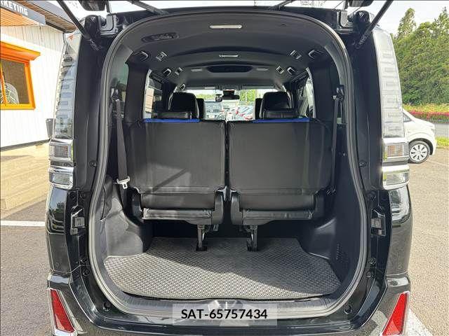 Toyota VOXY 2019-09 7226375-10
