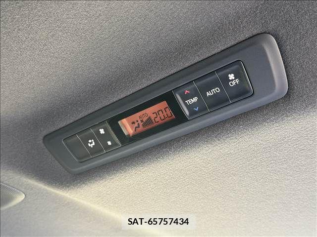 Toyota VOXY 2019-09 7226375-16