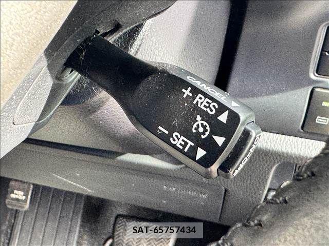 Toyota VOXY 2019-09 7226375-17