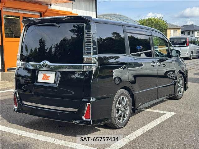 Toyota VOXY 2019-09 7226375-23