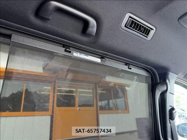 Toyota VOXY 2019-09 7226375-26