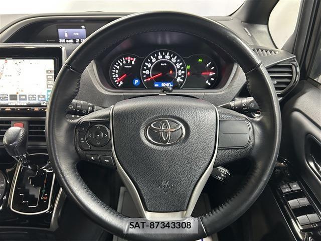 Toyota VOXY 2021-12 7226372-13