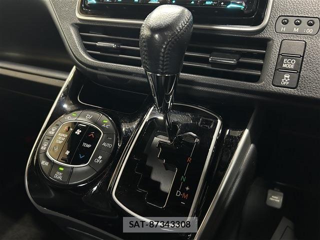 Toyota VOXY 2021-12 7226372-21
