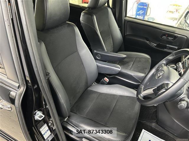 Toyota VOXY 2021-12 7226372-24