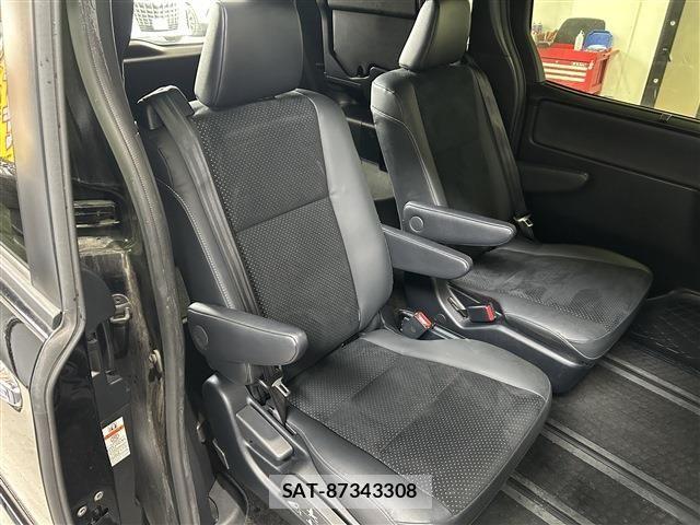 Toyota VOXY 2021-12 7226372-26
