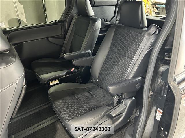Toyota VOXY 2021-12 7226372-27