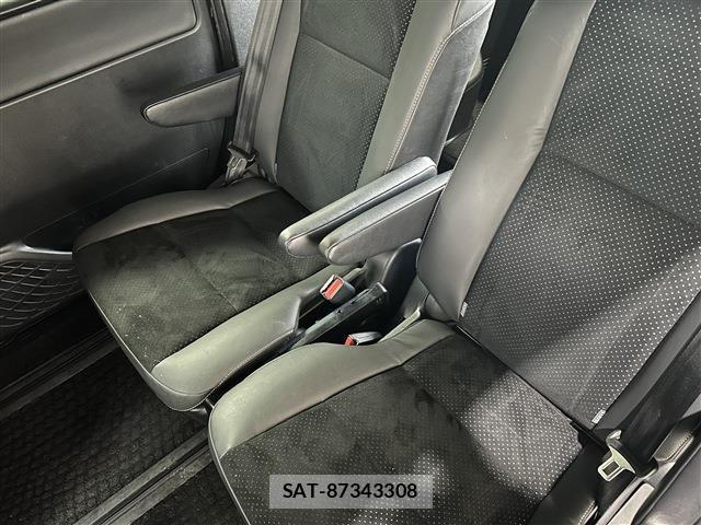 Toyota VOXY 2021-12 7226372-28