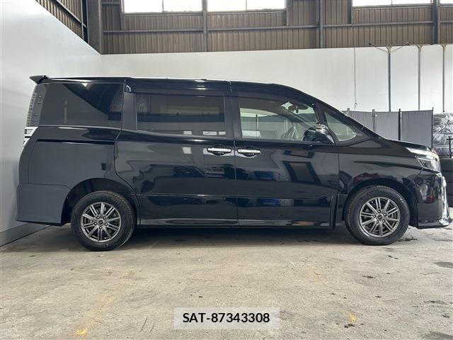 Toyota VOXY 2021-12 7226372-3