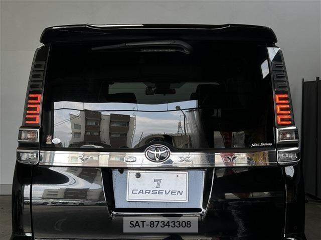 Toyota VOXY 2021-12 7226372-8