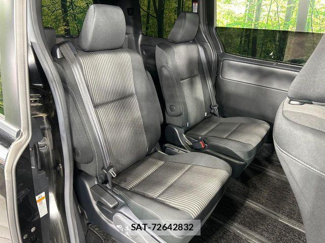 Toyota VOXY 2019-11 7226370-11