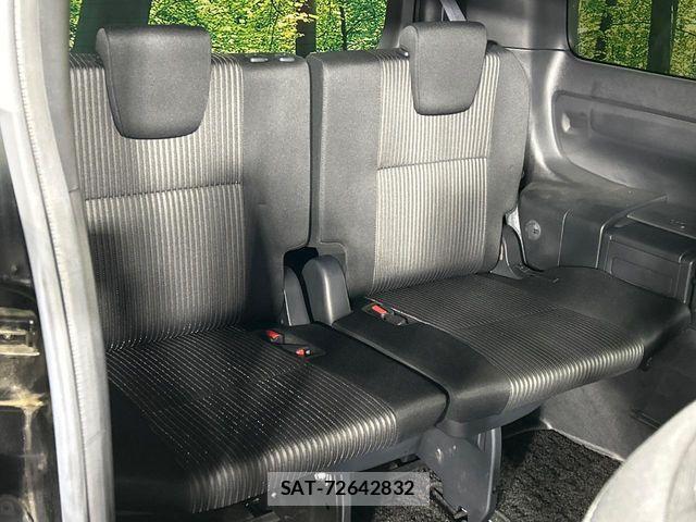 Toyota VOXY 2019-11 7226370-12