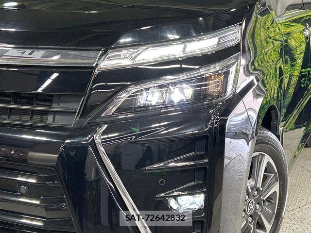 Toyota VOXY 2019-11 7226370-13