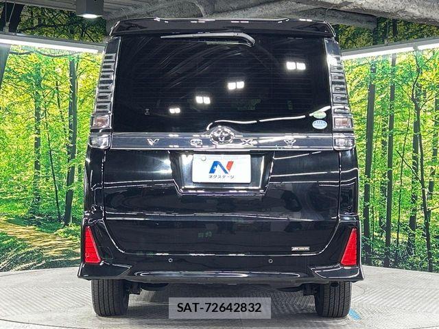 Toyota VOXY 2019-11 7226370-16