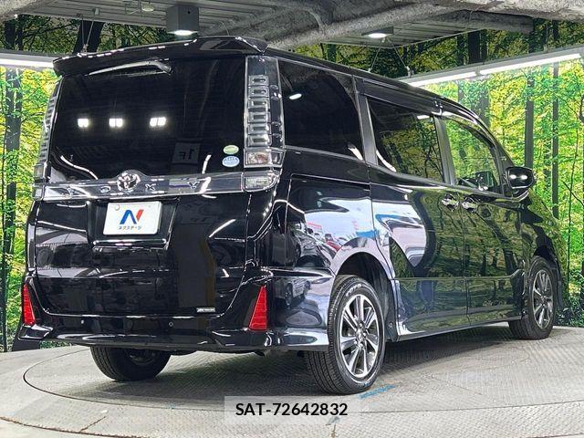 Toyota VOXY 2019-11 7226370-18