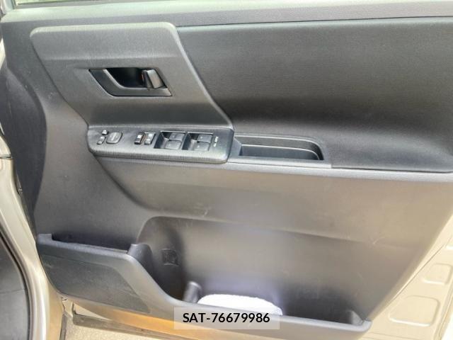 Toyota VOXY 2013-06 7226360-15