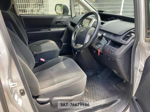 Toyota VOXY 2013-06 7226360-18