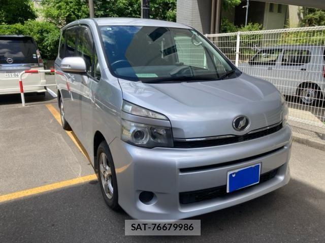 Toyota VOXY 2013-06 7226360-1
