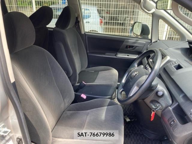 Toyota VOXY 2013-06 7226360-19