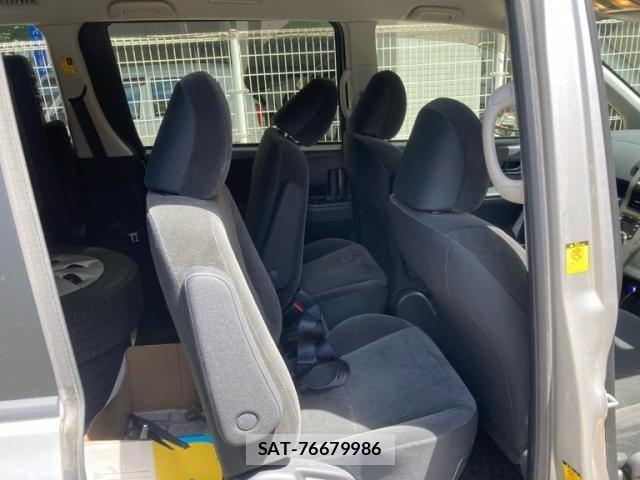 Toyota VOXY 2013-06 7226360-20