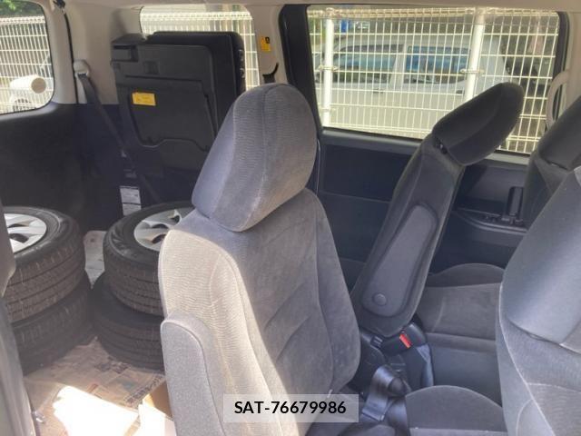 Toyota VOXY 2013-06 7226360-21