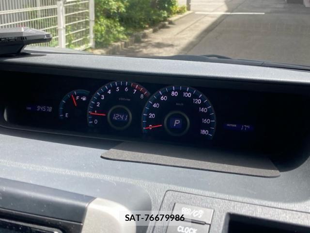 Toyota VOXY 2013-06 7226360-27