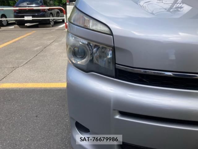 Toyota VOXY 2013-06 7226360-3