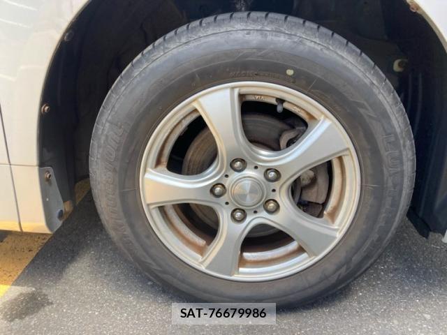 Toyota VOXY 2013-06 7226360-5
